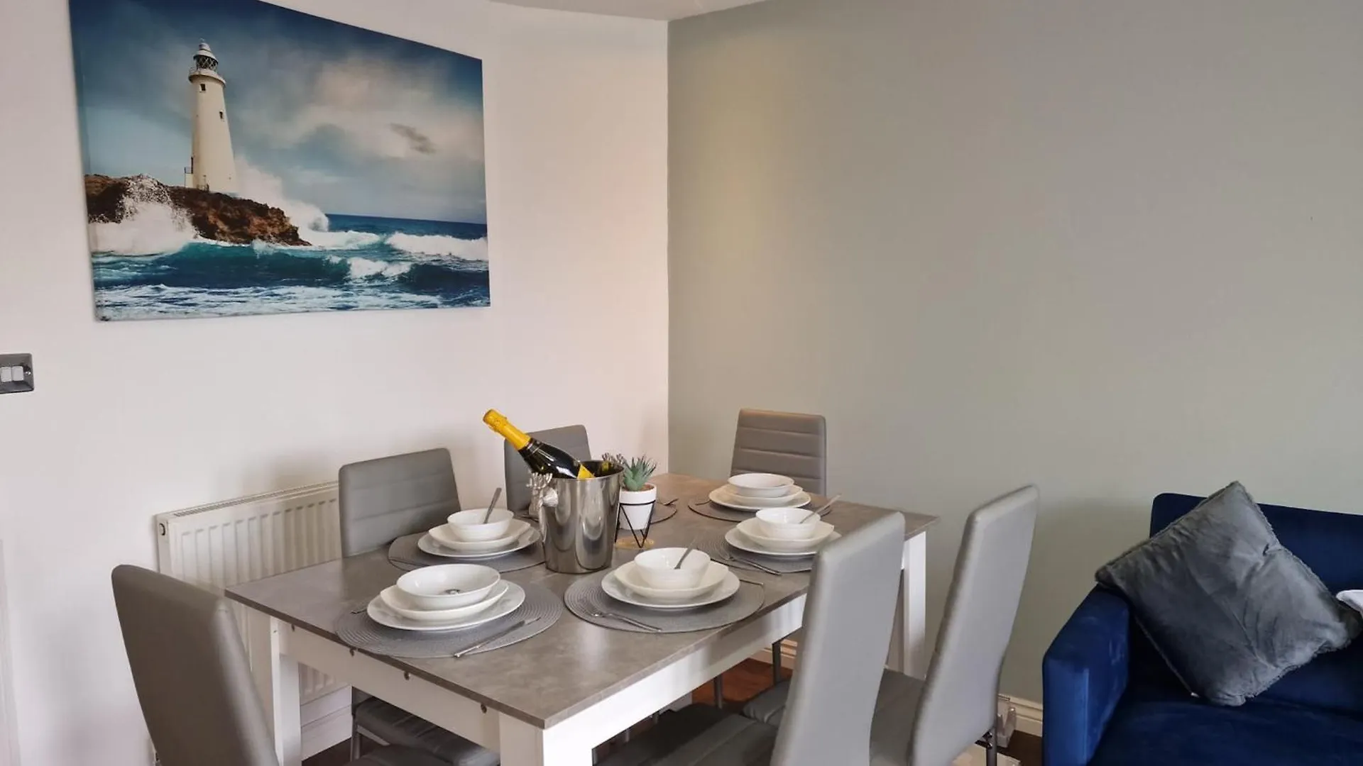 Margam'S Alvington House For Business Travellers, Relocator Or Families With Free Parking, High Speed Internet And Fully Equipped Kitchen Apartment GLOUCESTERSHIRE